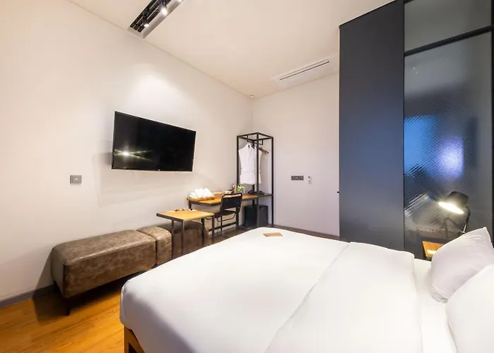 The Artist Yeonsinnae Hotel