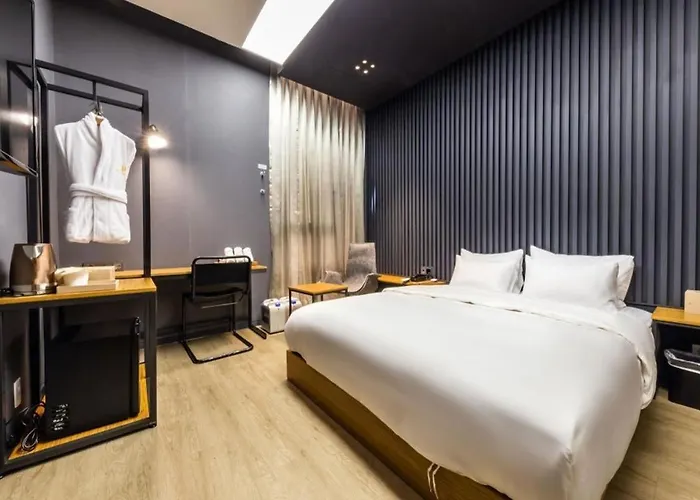 The Artist Yeonsinnae Hotel *